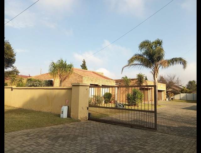 3 BEDROOM HOUSE FOR SALE IN CULEMBORG PARK